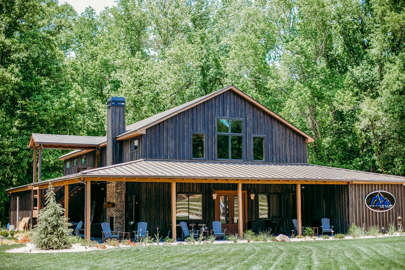 Cairn View tasting room surrounded by trees