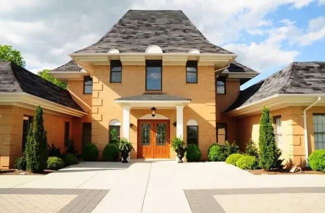Creekstone winery building and entrance