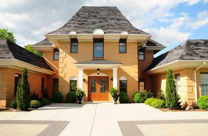 Creekstone winery building and entrance