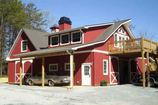 Red tasting barn at Ellijay River Vineyards