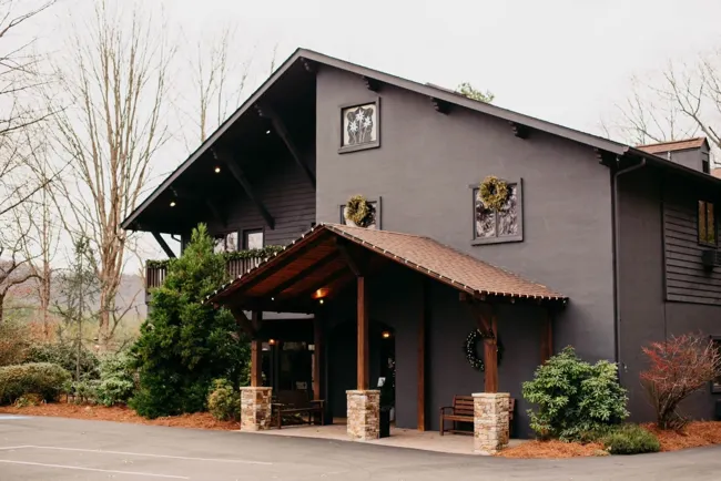 Sylvan Valley Lodge exterior among trees