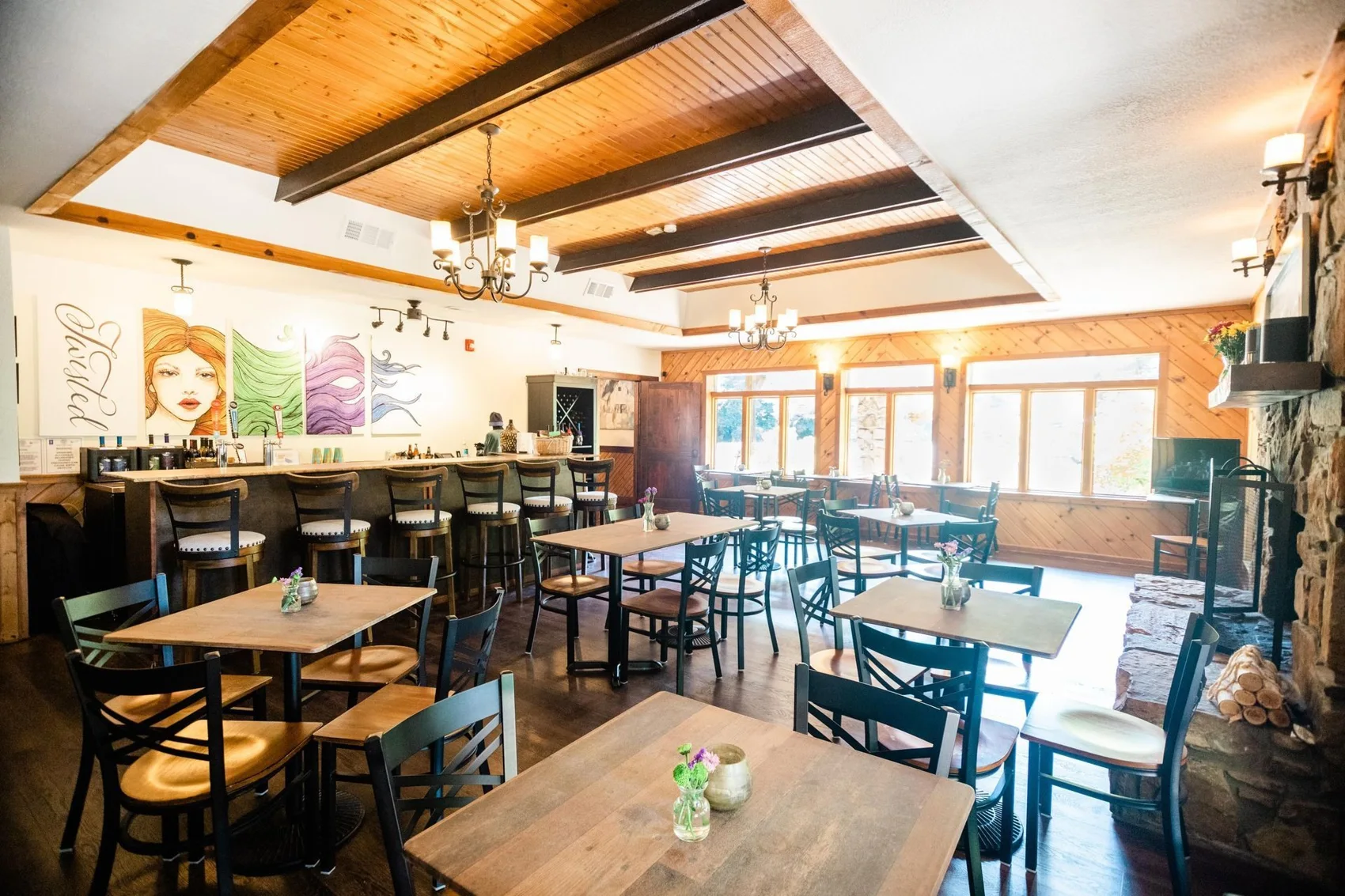 Sylvan Valley tasting room with bar and tables